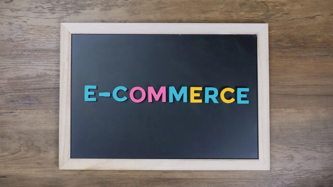 E-commerce License Free Zone vs Mainland in the UAE