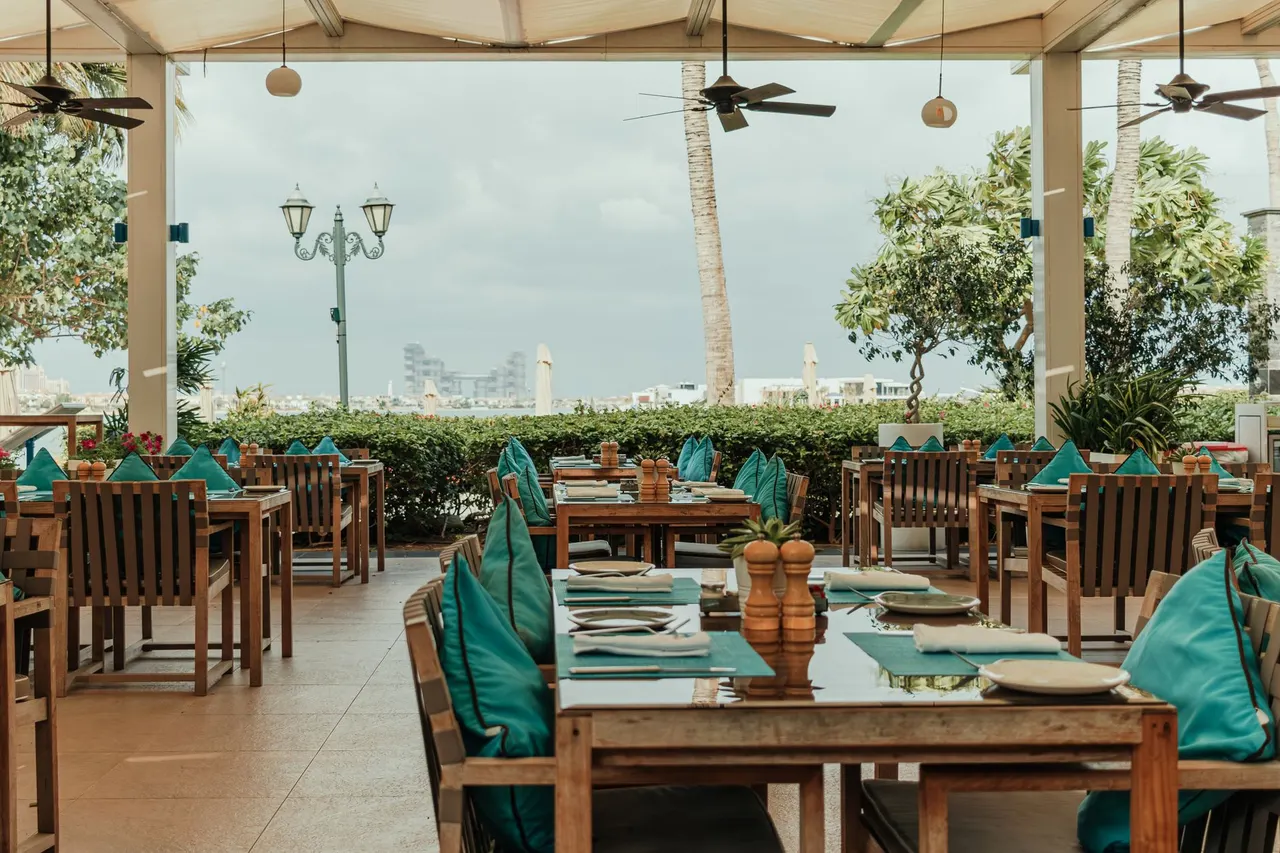 Restaurant & Café Setup UAE — Food License